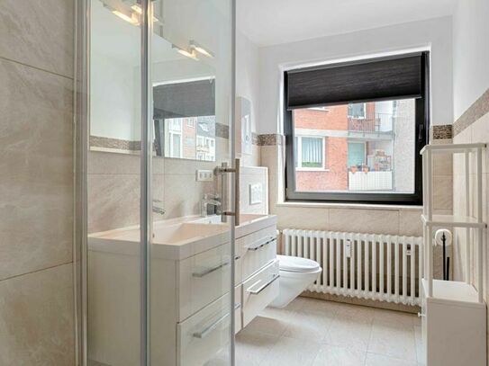 Charismatic double bedroom in a 6-bedroom apartment in Pantaleons-Viertel