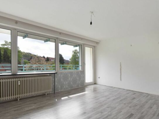 Lichtdurchflutet und in Elbnähe: „Ansprechende 2 2/2‑Zimmer-Wohnung mit Balkon und Loggia“