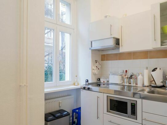 Stylish furnished apartment with terrace in an old historical building in Schöneberg