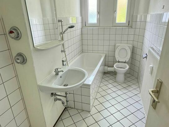 *** Frisch renovierte 3-Zimmer Wohnung mit zwei Badezimmern ! ***