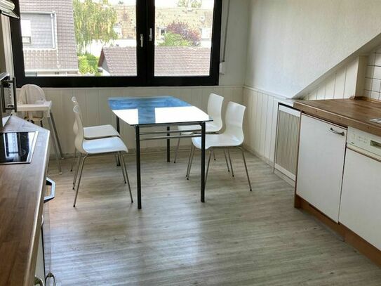 Modern möblierte Wohnung mit 2 Schlafzimmern in Köln- Vogelsang – zeitwohnen.de