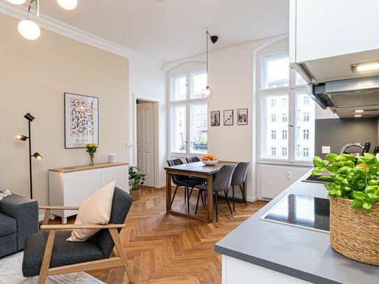 Urban luxury: Newly renovated 3-room apartment in Kollwitzkiez.