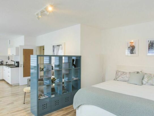 Bright, modern Apartment 15 mins from Cologne centre by train (car park optional)