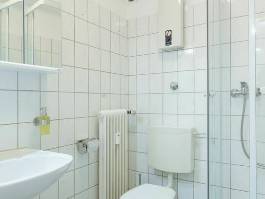 Bright, modern Apartment in the city centre of Leverkusen (close to main station, car park optional)