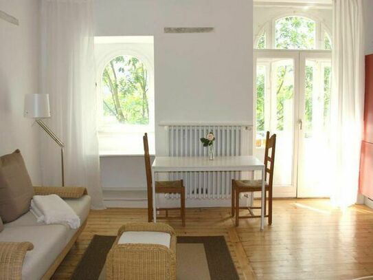 2 rooms in old style house with balcony!