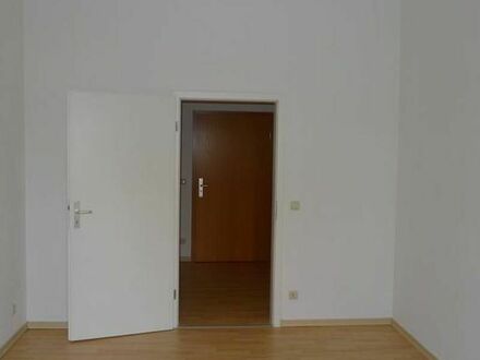 Ab Juli 2024: Löbtau * 2-Zimmer-Wohnung mit Balkon (Westseite z. Hof) * Laminatboden & Badewanne