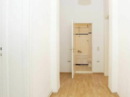 Bright single bedroom in 3-bedroom apartment