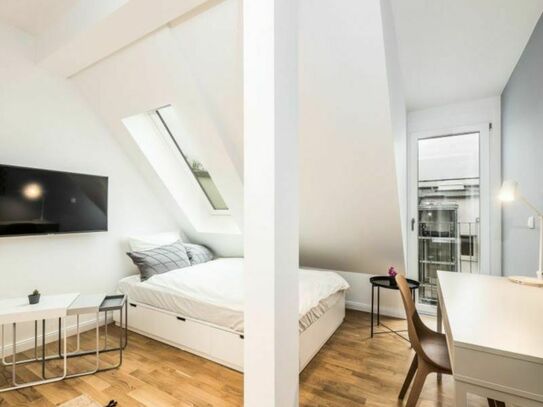 Tasteful 3-bedroom flat in Friedrichshain