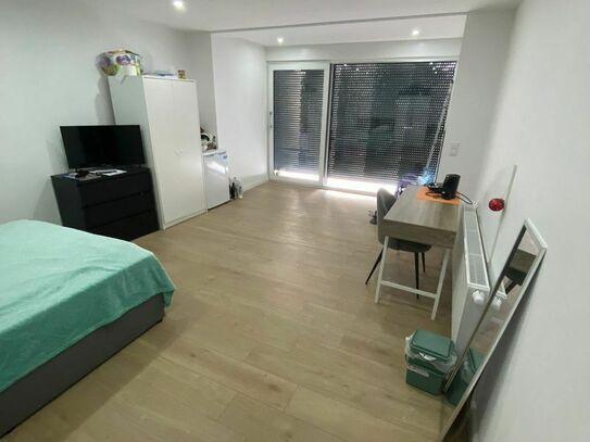 large, renovated room in women's shared flat