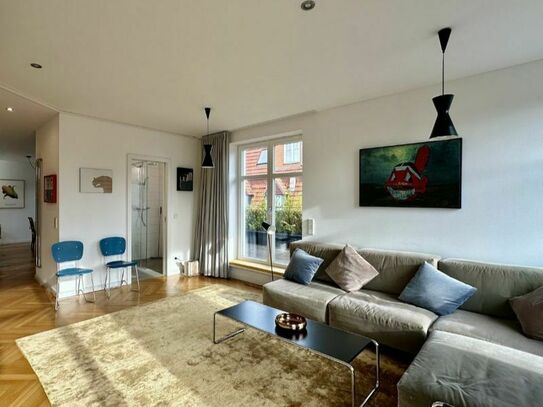 Bright freshly renovated penthouse flat in the Charlottenburg district