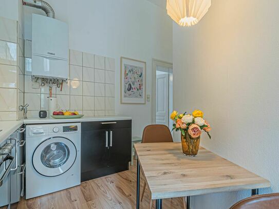 City-Residence: Charming 2-room apartment with balcony and Wi-Fi in a quiet location – euhabitat