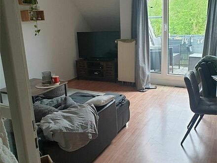 Schöne 3 Zimmer Obergeschoss Wohnung mit Garage in Nienburg zu vermieten