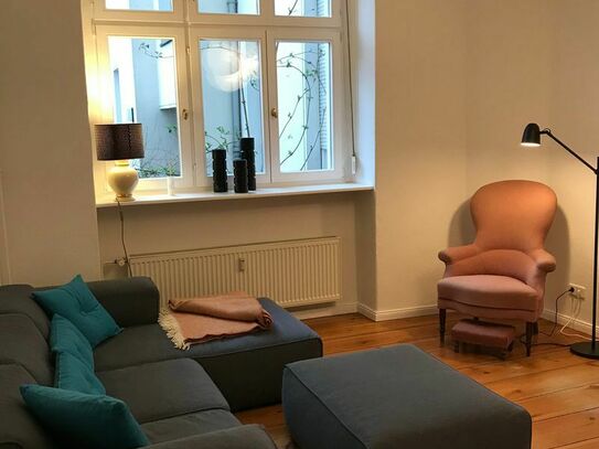 Charming flat in wilhelminian style house located in Simon-Dach-Kiez