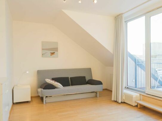 Awesome flat, top floor, central, close to Spree & Berlin main station