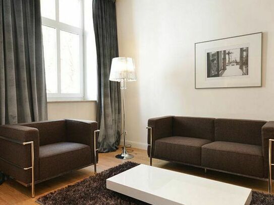 Comfortable 1-bedroom business apartment for your temporary stay in Frankfurt close to Flösser Bridge #