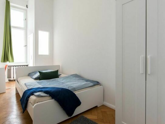 Attractive single bedroom near the Eisenacher Straße metro