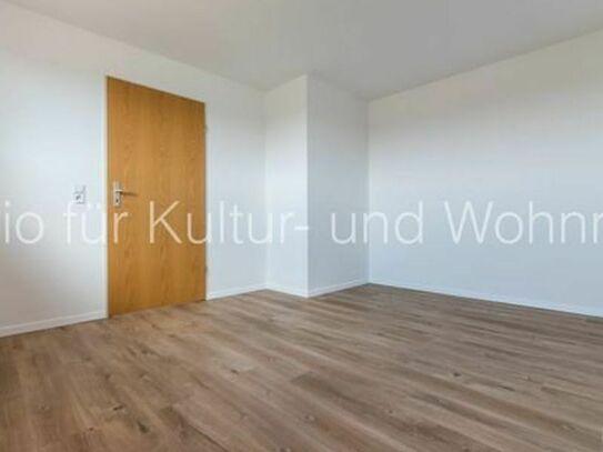 SfKW - Ab sofort - Neu- Frisch renoviert - 2 Zimmer mit Wannenbad - nahe Golfplatz Ullersdorf