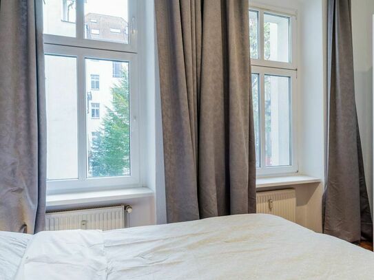Fantastic apartment in Alt-Treptow with 2 bedrooms, balcony, quiet in the courtyard, completely equipped