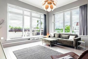 Luxuriously furnished penthouse in Hamburg Uhlenhorst