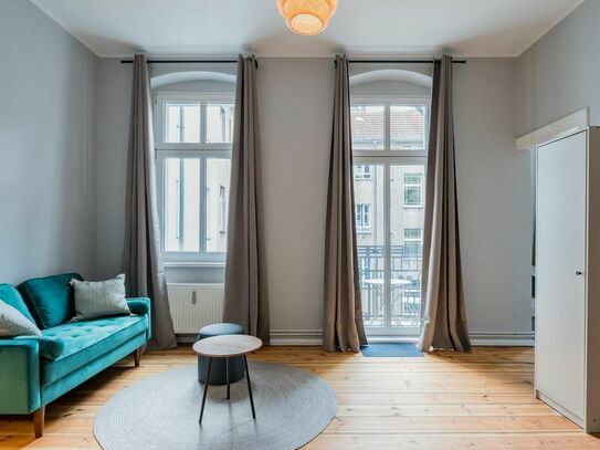 Design 35.5 sqm flat with balcony in Berlin Alt-Treptow