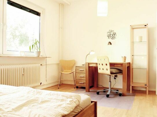 Great double bedroom in proximity of IPU Berlin