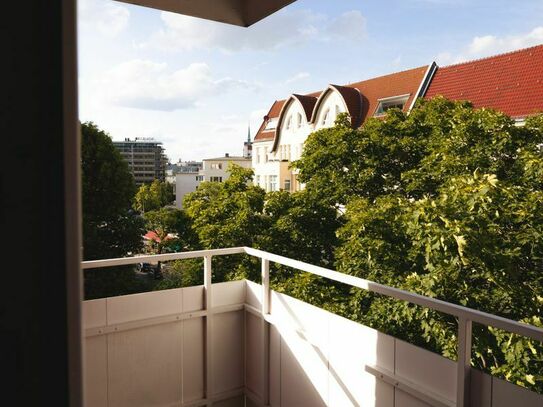 Exclusive, freshly renovated apartment (first occupancy after renovation) in a top location on Bayerischer Platz