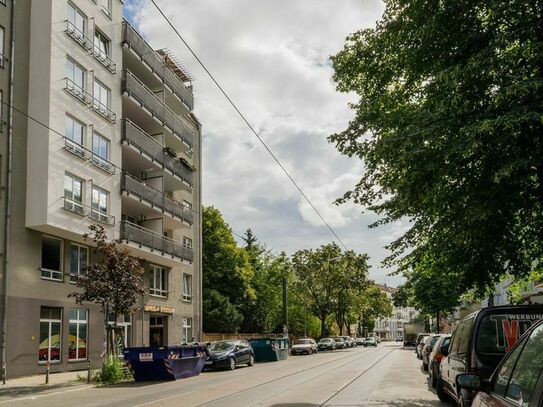 Right at Boxhagener Platz: Charming Designer Flat with Terrace + Balcony + Parking + Lift