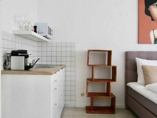 Bright 1-room apartment at Friesenplatz, Koln - Amsterdam Apartments for Rent