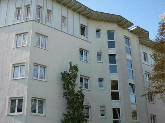 Renovierte, helle 2-Zimmer-Wohnung mit Balkon zu vermieten!