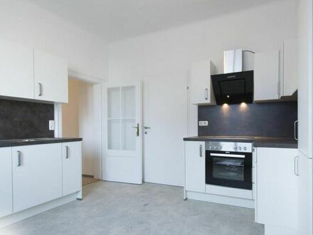 Geräumige 2-Zimmer-Wohnung mit top-moderner Küche mitten im Zentrum!!