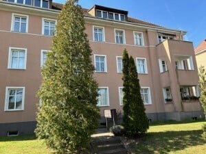 4 zimmer, küche mit ebk, bad/wc, gäste-w/du, balkon, keller, pkw-stellplatz