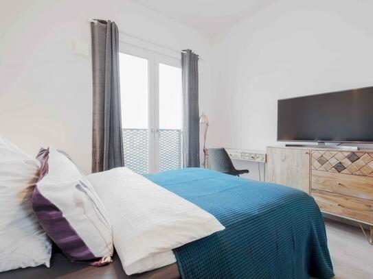 Single bedroom in a 5 bedrooms apartment in Moabit