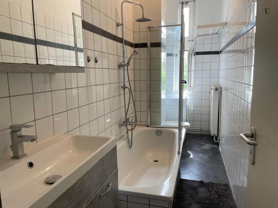 Modern 3-bedroom flat close to the Hermannstraße station