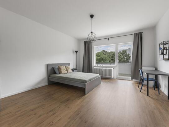Bright double bedroom not far from Karl-Marx-Str. metro station