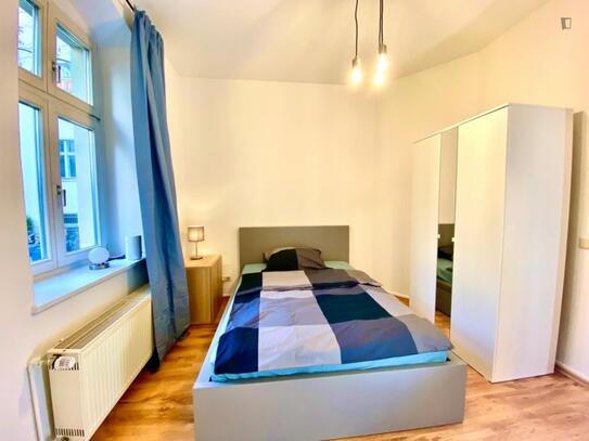 Bright 2-bedroom apartment close to Nöldnerplatz metro station