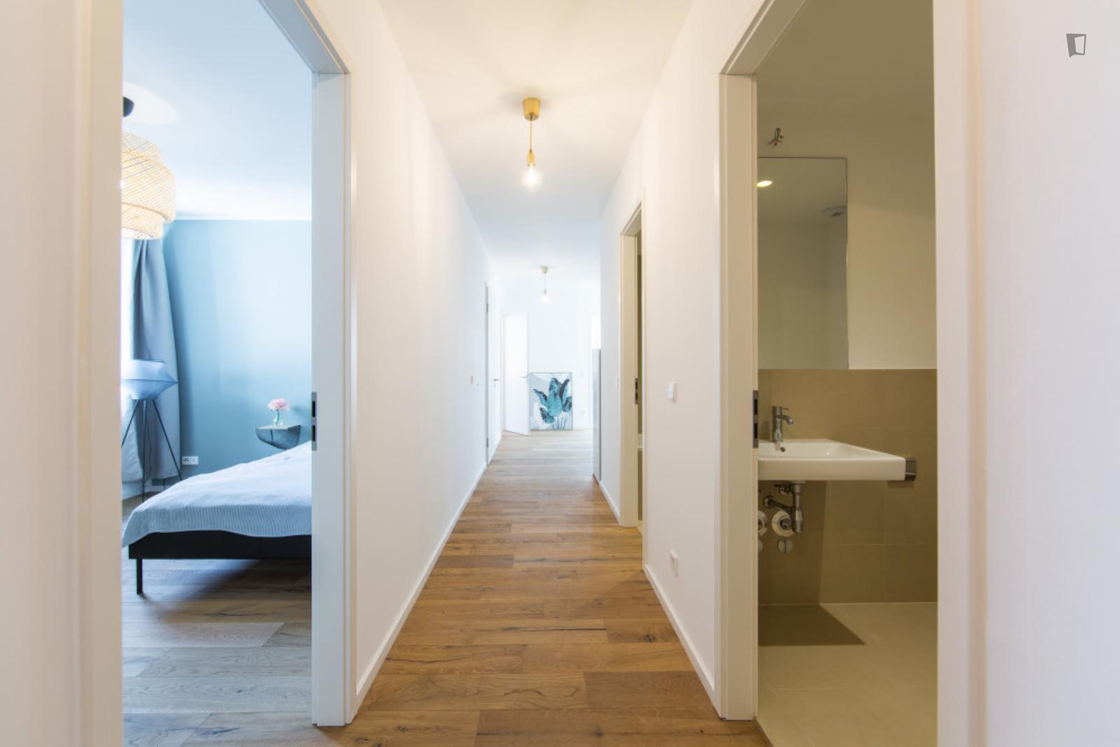 Double bedroom in 4-bedroom apartment