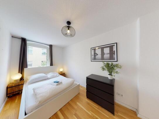 Elegant 2-Bedroom apartment close to the S+U Westhafen stations