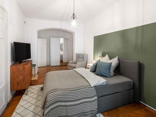 Single bedroom in a stunning 5 bedroom apartment close by Viktualienmarkt