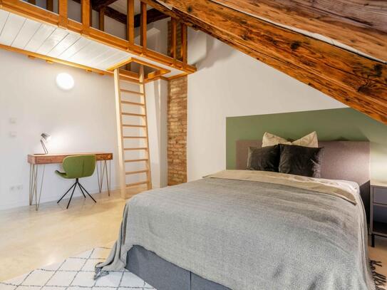 Cozy single bedroom in a 5 bedroom apartment in Altstadt-Lehel