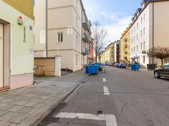 Colourful double bedroom in Ludwigsvorstadt-Isarvorstadt