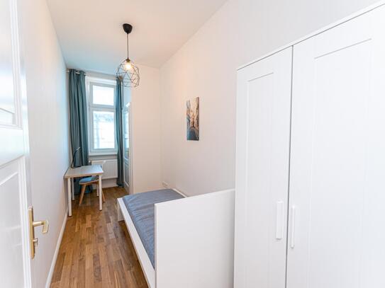 Snug single bedroom near the Schönhauser Allee train station