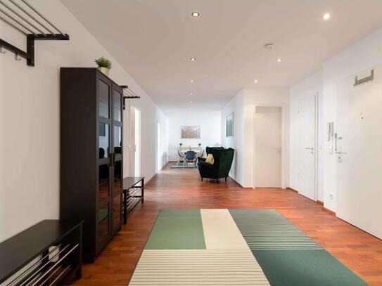 Well-lit double bedroom in Stuttgart