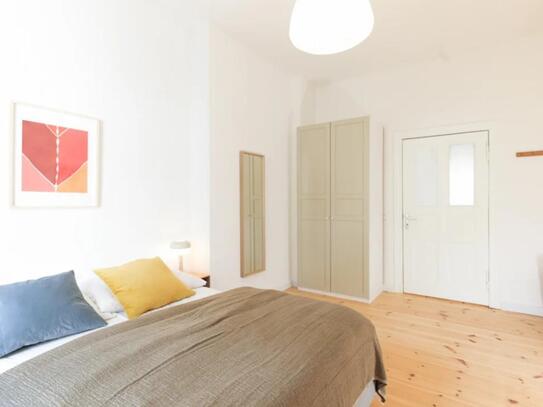 Sublime double bedroom near the Westhafen train station