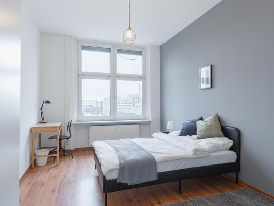 Cool double bedroom in an 8-bedroom apartment in Gesundbrunnen