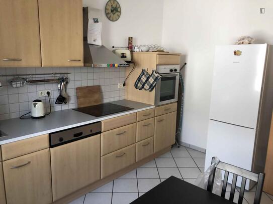 Neat double room close to Offenbach (Main)-Kaiserlei station