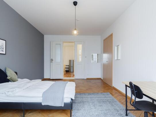 Nice double bedroom in an 8-bedroom apartment in Gesundbrunnen