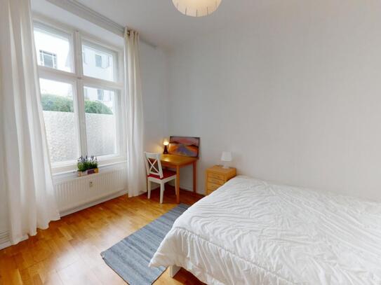 Bright 2-Bedroom apartment near Falkplatz park