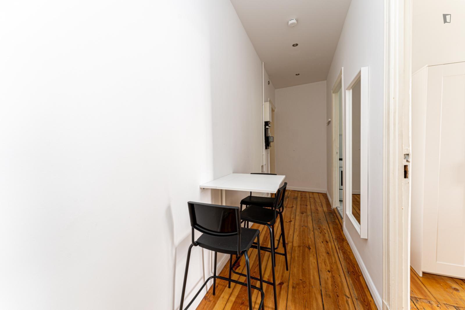 Cosy single bedroom in 3-bedroom apartment in Friedrichshain