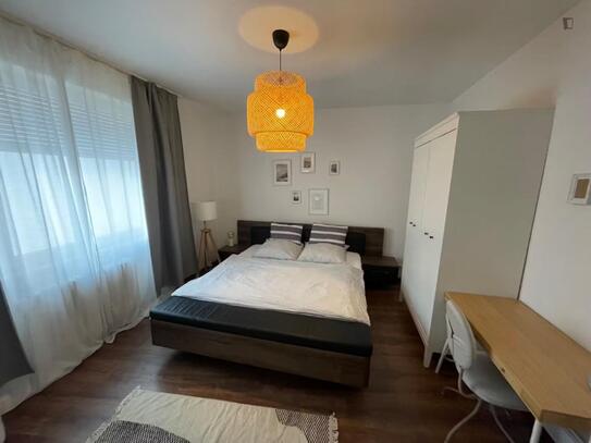 Inviting 2-bedroom apartment in Charlottenburg