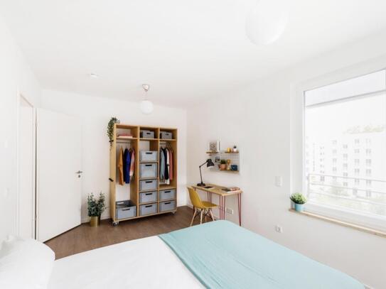 Comfy single bedroom not far from Schwartzkopffstraße metro station